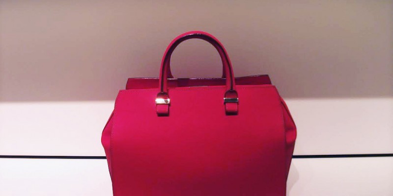 vicotira-beckham-new-shop-red-bag