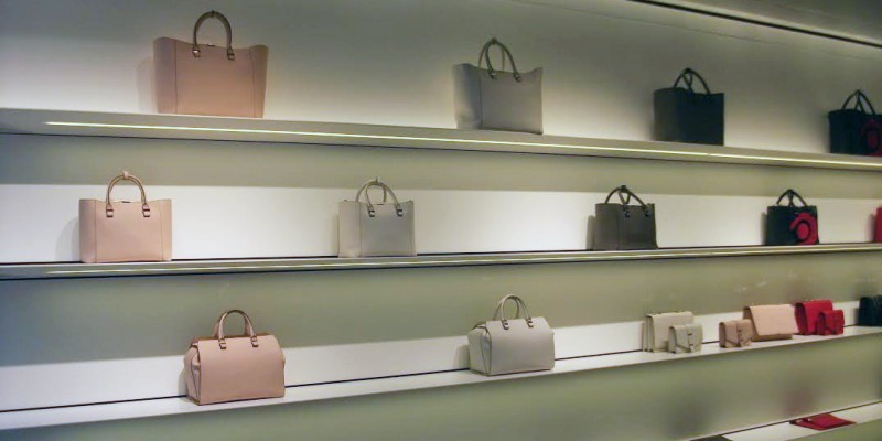 victoria-becham-shop-handbags-on-display